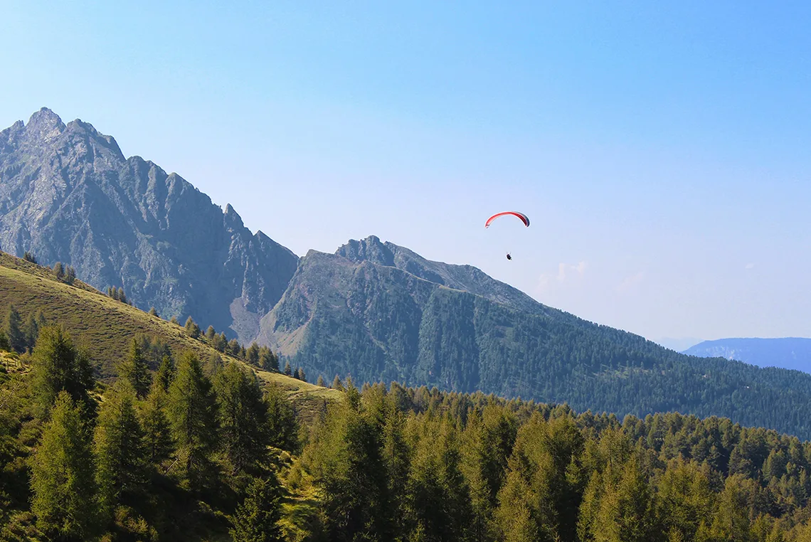 Zannier-Le-Chalet-Paragliding-2-©-Pixabay