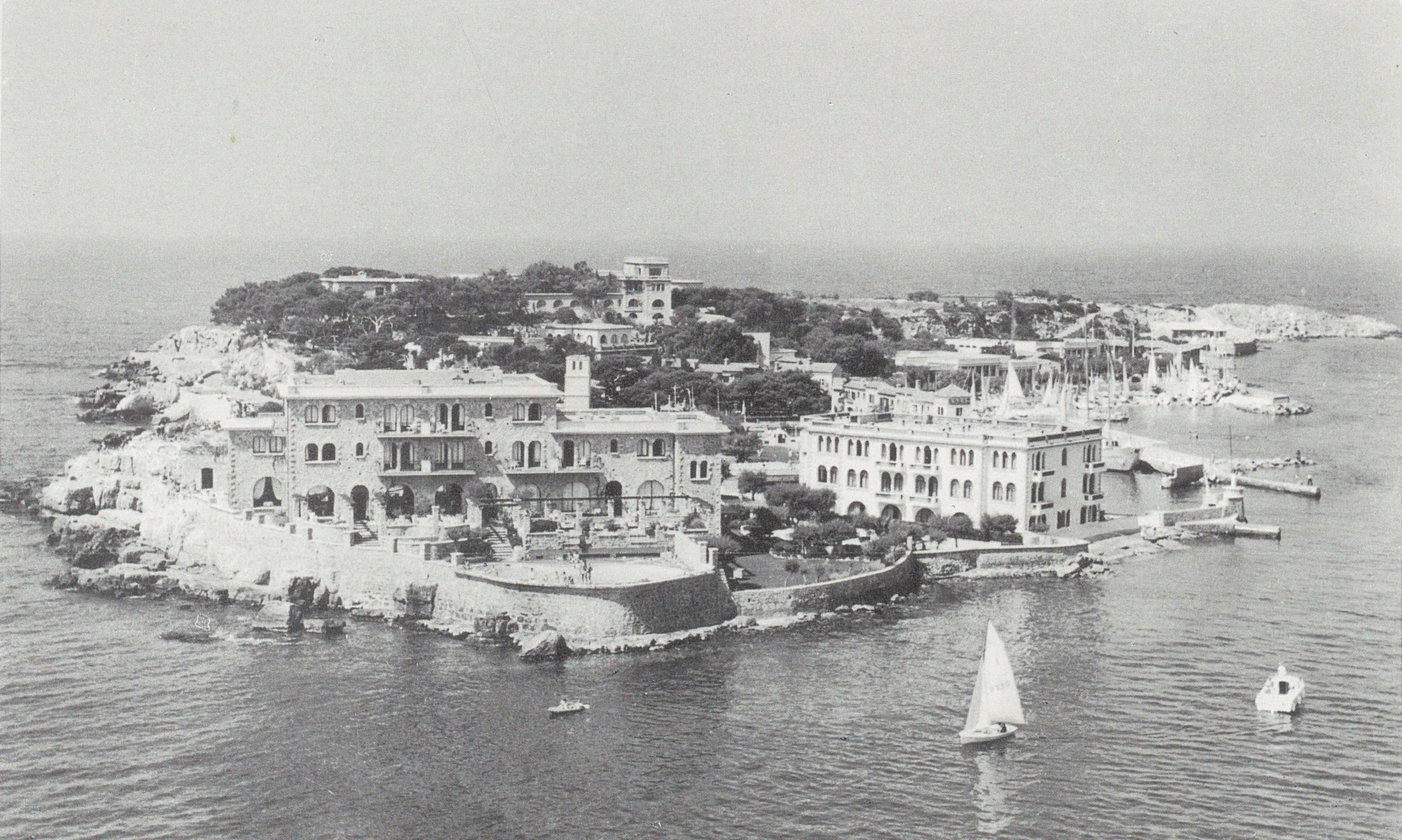 Overview of Ile de Bendor in the 50's